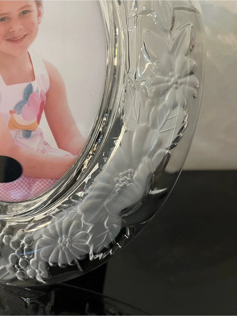 Vintage Clear Frosted Crystal Floral Embosses Oval Glass 4x6 Picture Phot Frame